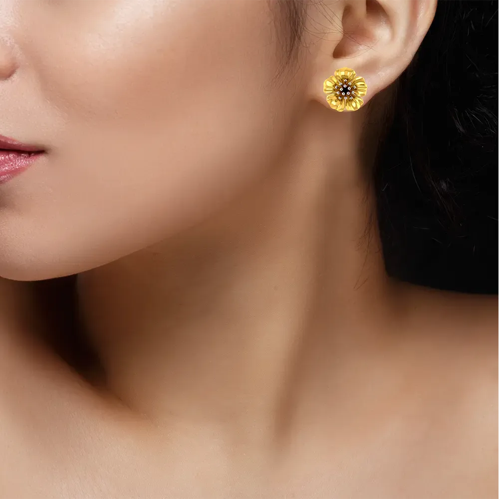 22k Beautiful Studs With Gold Petals And Elegant Design